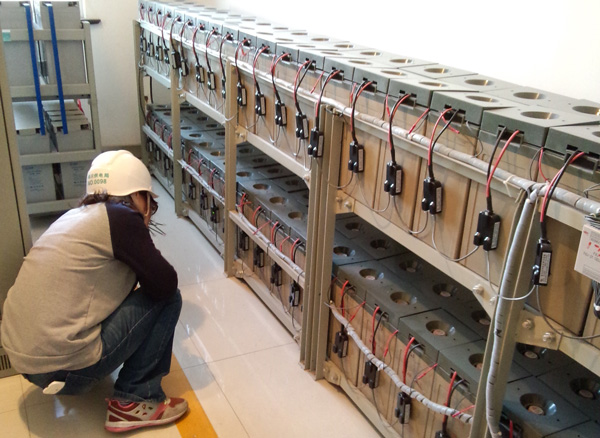 蓄電池內(nèi)阻監(jiān)測模塊